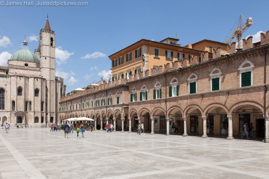 Piazza del Popolo. If you think the arches are uneven, they are. Paid for by the shopkeepers who would benefit, they are sized by contribution!